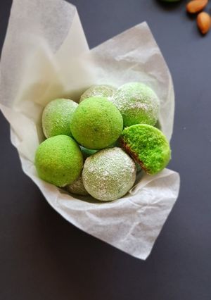 A picture of The Grinch Snow Balls.