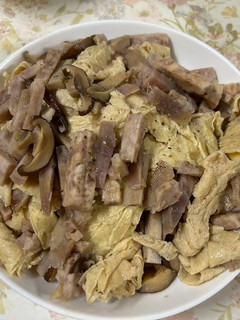 香菇芋頭絲炒豆皮(純素) 的食譜成品照片