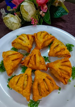 झटपट डिजाइनर समोसा (Instant Designer Samosa) रेसिपी मुख्य फोटो