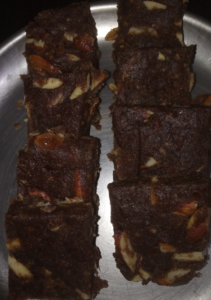 டேட்ஸ் நட்ஸ் ராகி பர்பி (Dates nuts raagi burfi recipe in tamil) செய்முறை முக்கிய புகைப்படம்