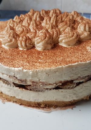 Tiramisu sajttorta sütés nélkül recept fotója
