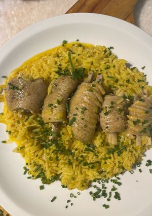 Una foto de Meloso de arroz con alones de ñandú