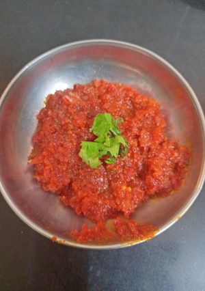 લાલ મરચા ની ચટણી (Red Marcha Chutney Recipe In Gujarati) રેસીપી મુખ્ય ફોટો