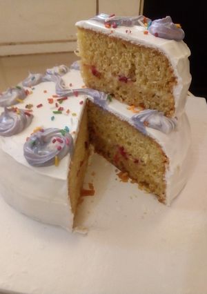 A picture of Fluffy orange vanilla cake.