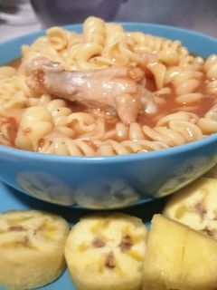 Una foto de Pollo 🐔 con tornillo 🔩 (pasta)