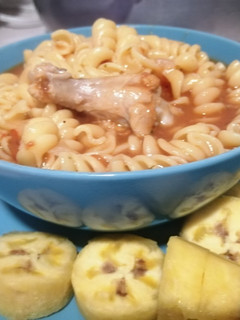 Una foto de Pollo 🐔 con tornillo 🔩 (pasta)