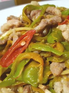 金針花炒肉絲 的食譜成品照片