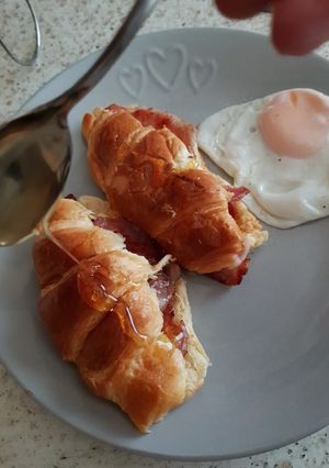 A picture of My Croissant with Bacon and Honey 😀.