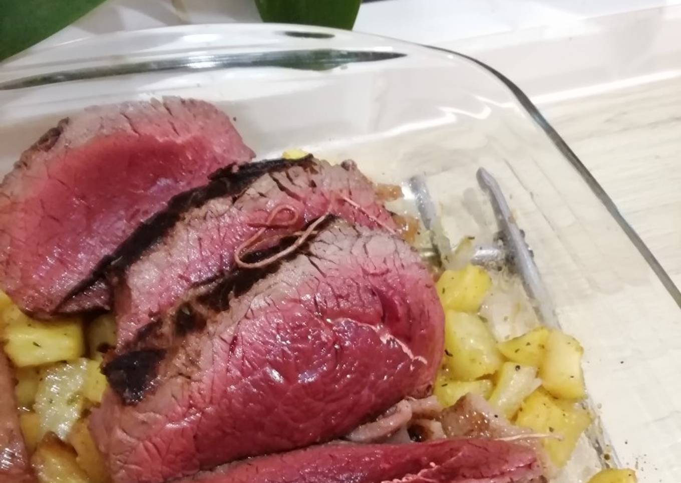 Rôti de bœuf et ses pommes de terre pour un repas dominical
