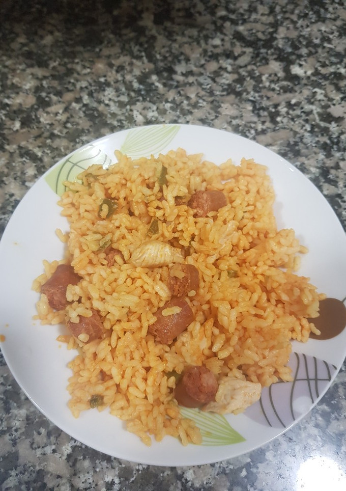 Una foto de Paella de pollo y chistorra