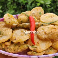 A picture of Moong Dal Potato Fritters (Pakore).