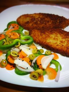 Una foto de Filete de pechuga de pavo rebozadas con crudites