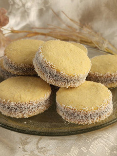Una foto de ✨⭐ Alfajores de Maizena®, receta original ⭐✨