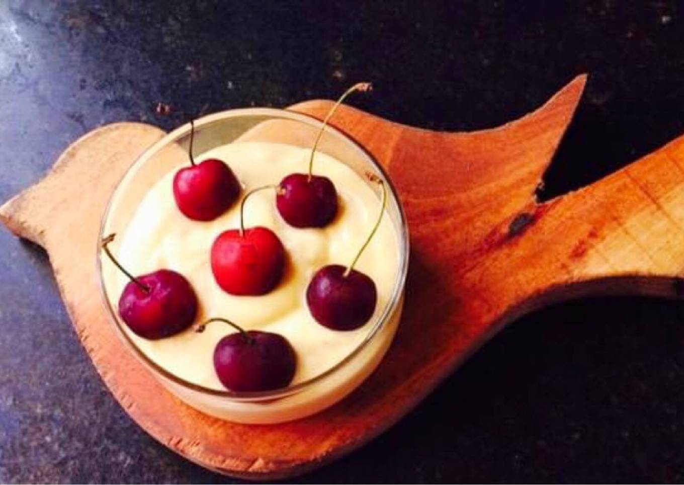 Mango cream with cherries