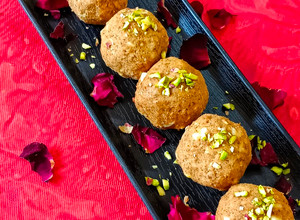 A picture of Soybean flour laddu.