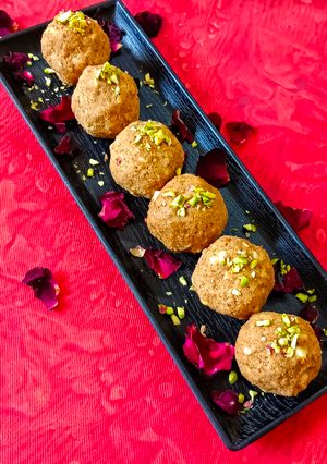 A picture of Soybean flour laddu.