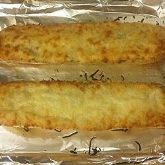 A picture of Cheesy Garlic Bread.