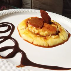 A picture of Custard pudding with caramel.