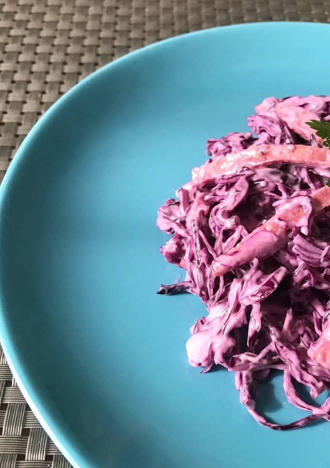 Салат з синьою капустою і салямі🥗