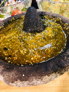 Una foto de Salsa verde en molcajete