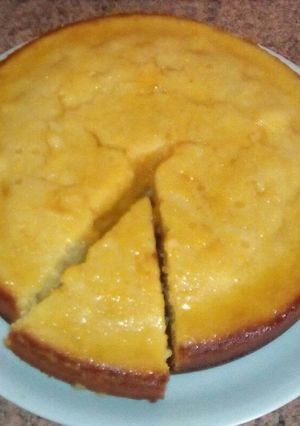 Una foto de Bizcocho vegano de naranja con almíbar