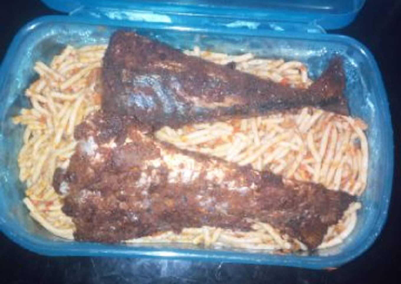 Spagetti with fried fish