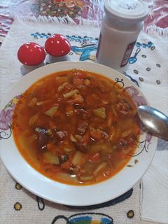 O poză a rețetei Ciorbă de fasole verde cu jambon de casă și smântână.