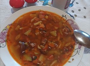 O poză a rețetei Ciorbă de fasole verde cu jambon de casă și smântână.