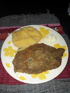 Una foto de Milanesas con puré
