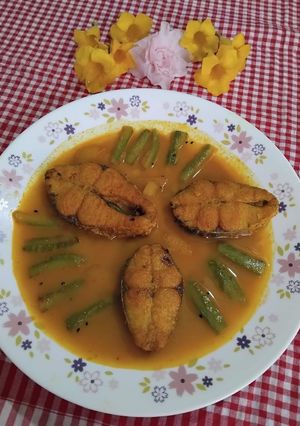 A picture of Katla Fish with Ridge Gourd.
