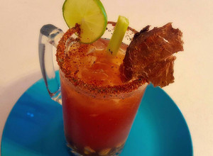 Una foto de Clamato michelada