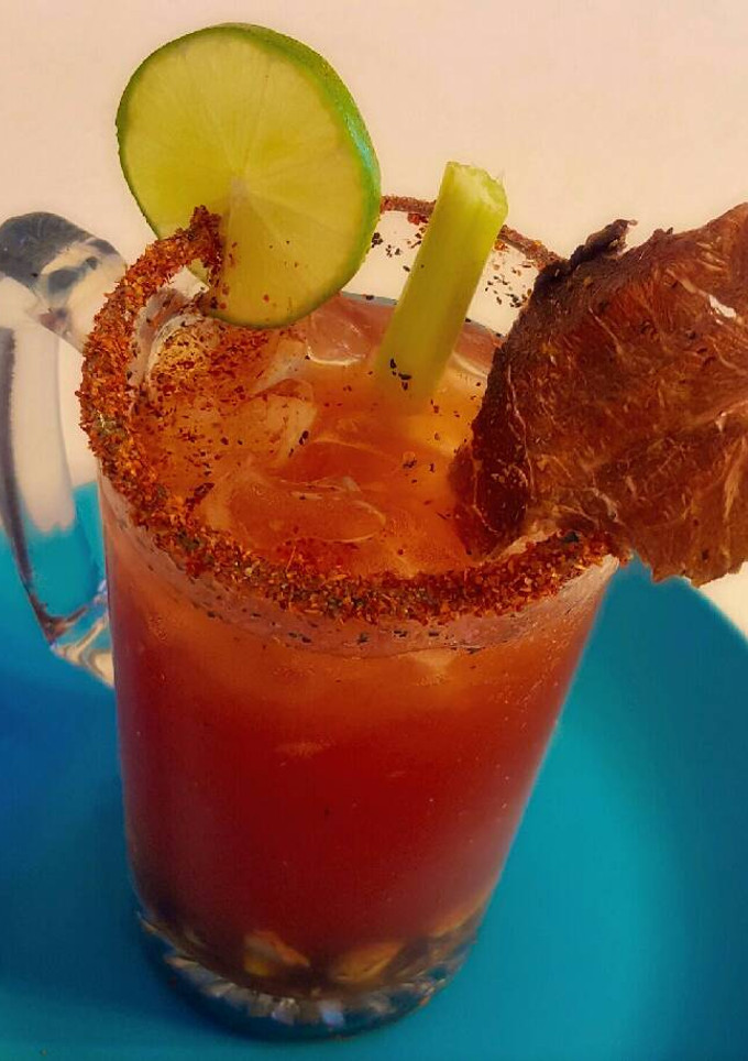 Una foto de Clamato michelada