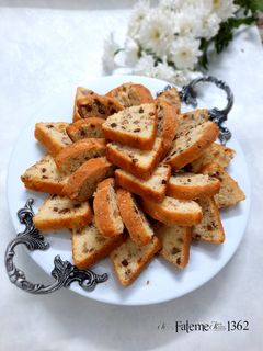 عکسی از دستور کیک کشمشی گردویی