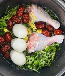 gà hầm ngải cứu