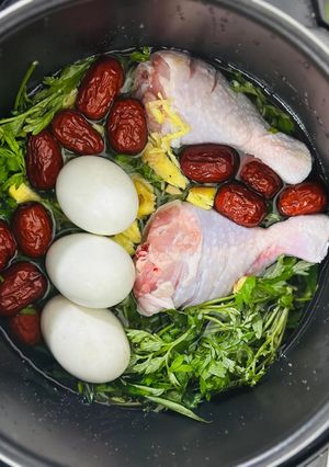Hình của món Gà Hầm Ngải Cứu.
