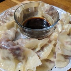 Chinese dumplings with cheesy corned beef A picture of Chinese dumplings with cheesy corned beef.