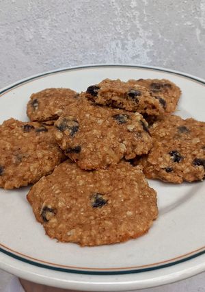 Una foto de Galletitas de avena con chocolate y nueces