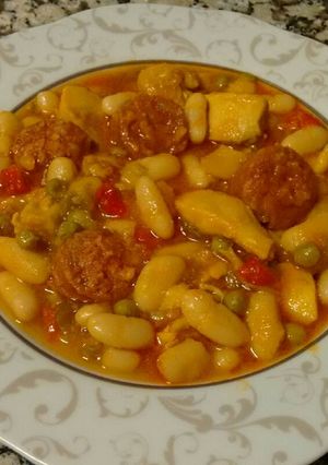 Foto principal de Alubias blancas con pollo y chorizo