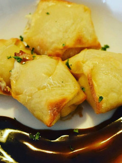 A picture of Crab Rangoon 🦀.