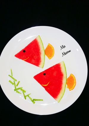 عکسی از دستور تزیین میوه کودک به شکل ماهی