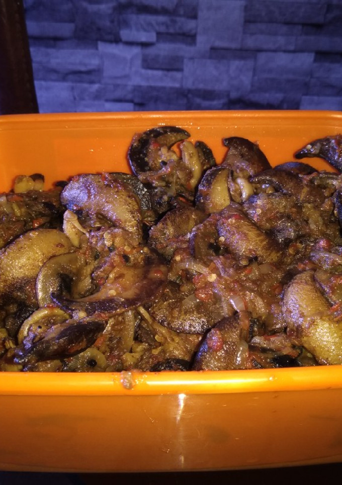 A picture of Spicey peppered snails.