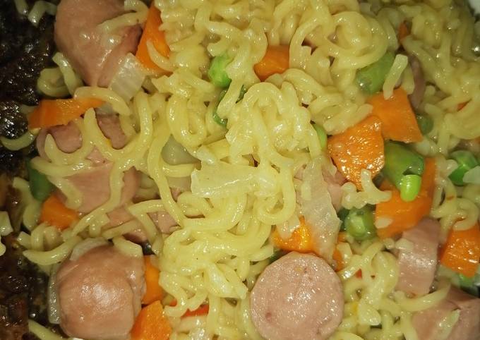 Noodles with sausage and veggies