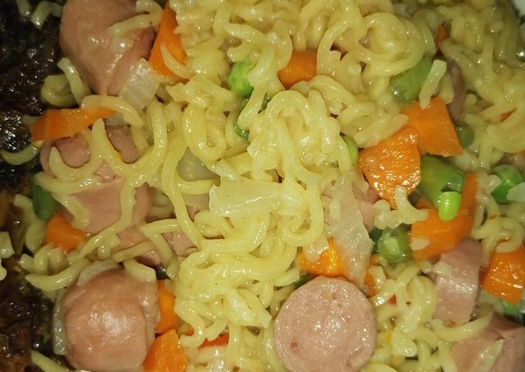 Noodles with sausage and veggies