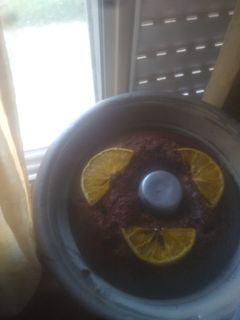 Una foto de Bizcochuelo de chocolate y 🍊 vegano con pocos ingredientes