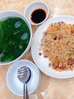 Hình của món Cơm chiên dương châu.