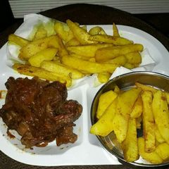 A picture of Wet fried beef with chips.