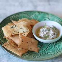 A picture of Spiced sourdough crackers with yogurt and honey dip 🍪🍯.