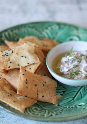 A picture of Spiced sourdough crackers with yogurt and honey dip 🍪🍯.