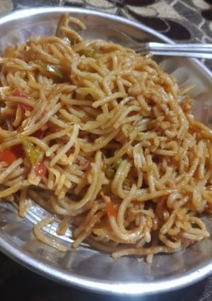 चाउमीन (chowmein recipe in Hindi) रेसिपी मुख्य फोटो
