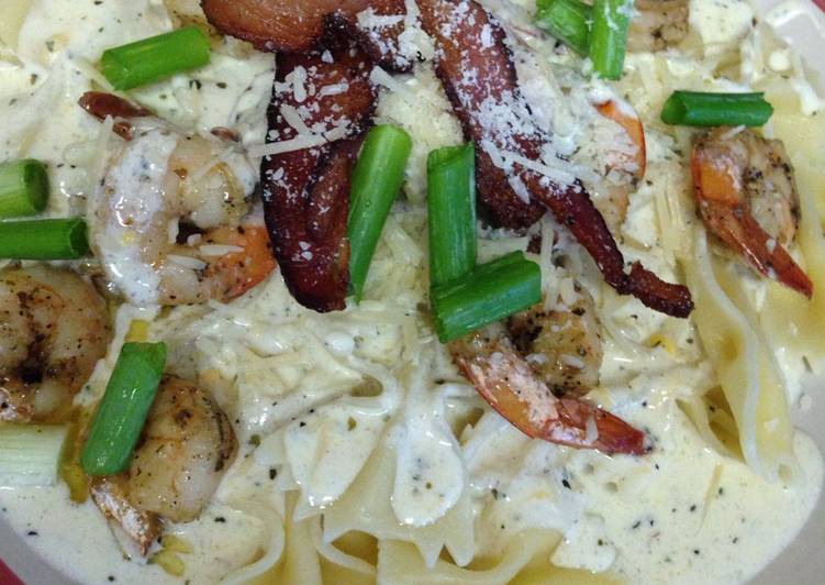 Steps to Cook Perfect Shrimp and bacon cheesy Alfredo